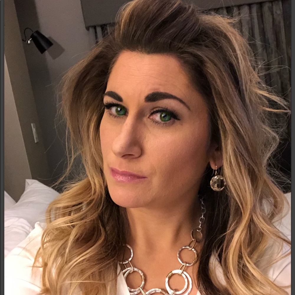 Meet your Posher, Lisa